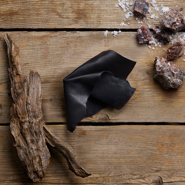 No. 4 Leather Vintage Label Deep Leather Cologne 2mL Sample